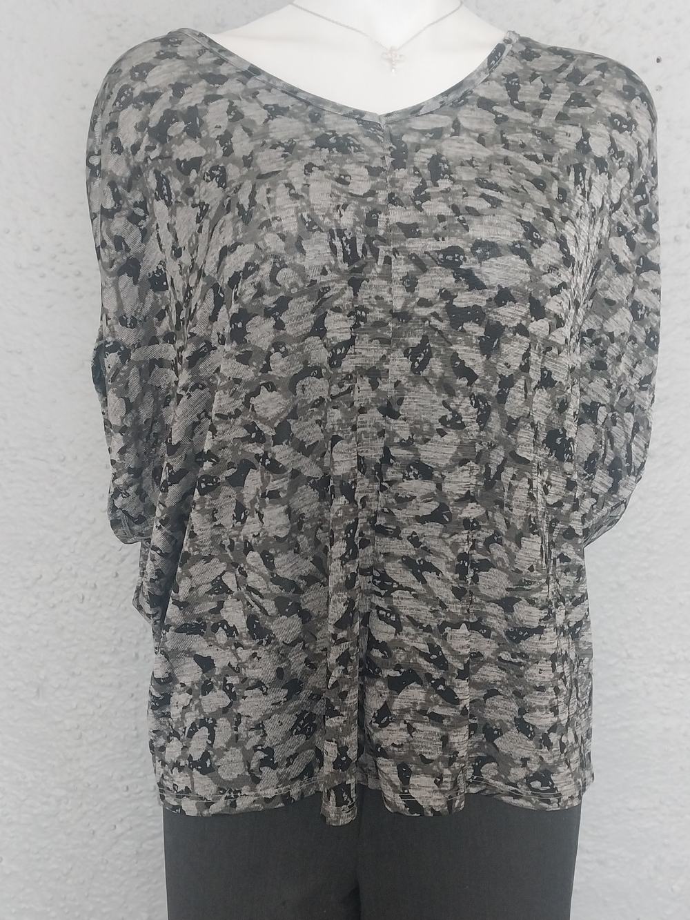 Vera Wang Neutral Gray Patterned Dolman Sleeve Women's Top